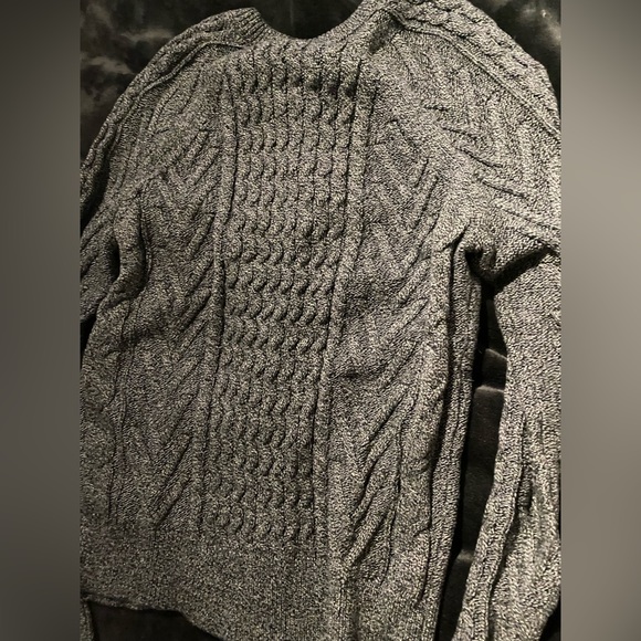 Gap sweater. Size medium - Picture 3 of 4